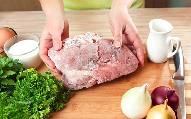 Thực phẩm bảo quản ở ngăn đông mềm không bị mất nước, không mất màu thực phẩm.