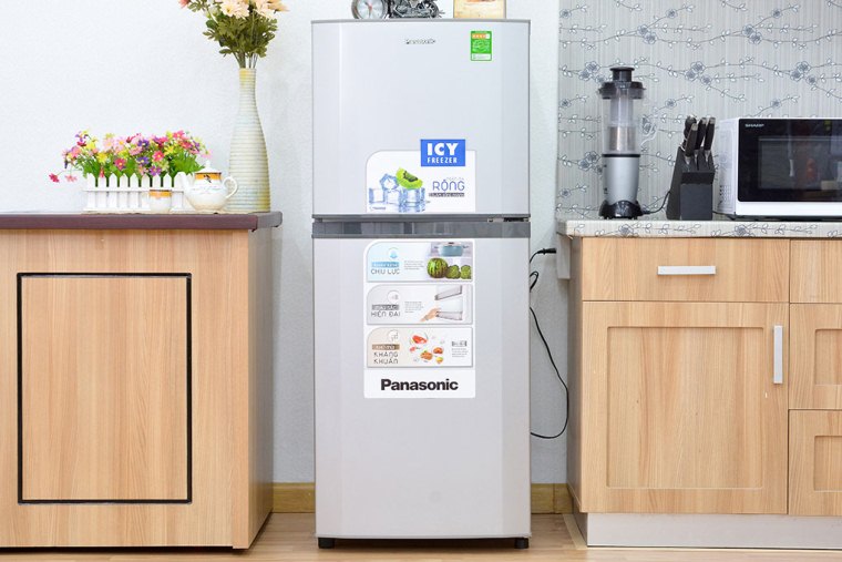 Hai bên hông tủ cũng như phía sau của tủ phải có khoảng cách với vật dụng xung quanh