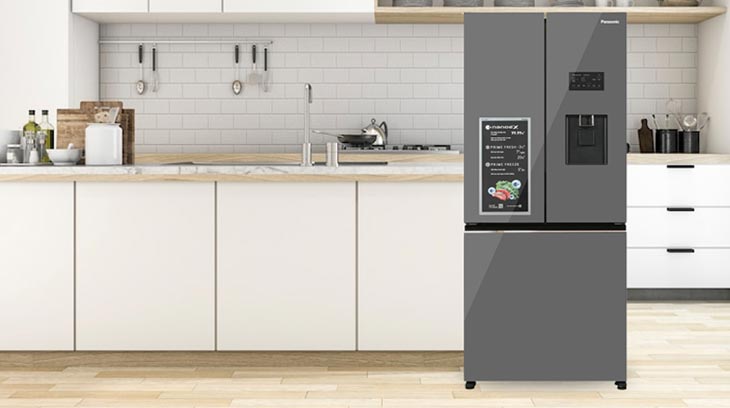 Tủ lạnh Panasonic Inverter 495 lít NR-CW530XMMV là dòng tủ cao cao của Panasonic với kiểu ngăn đá dưới với 3 cánh sang trọng