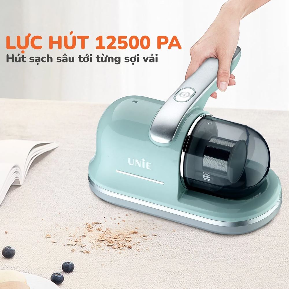 Máy hút bụi đệm giường Unie UMV62 sở hữu lực hút lên đến 12.500 Pa, dễ dàng loại bỏ mọi loại bụi bẩn, từ bụi mịn li ti đến lông thú cưng, tóc rụng