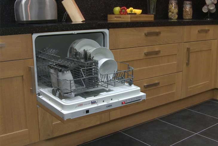 Máy rửa chén mini có dung tích rửa ít