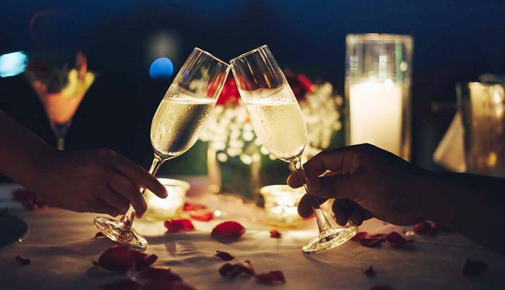 Bữa ăn tối lãng mạn dưới nến