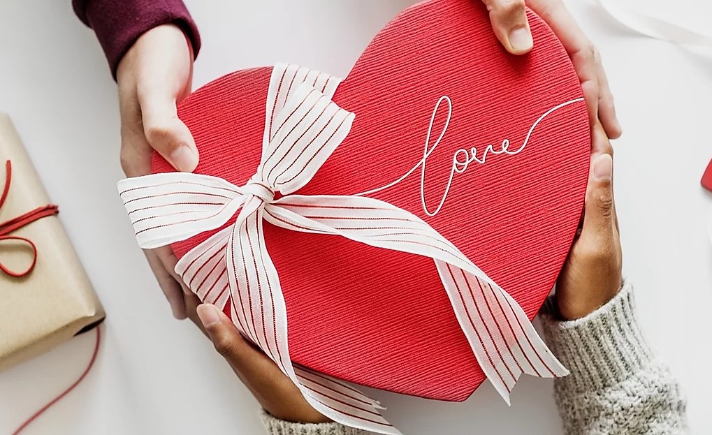 Valentine trắng ai tặng quà cho ai