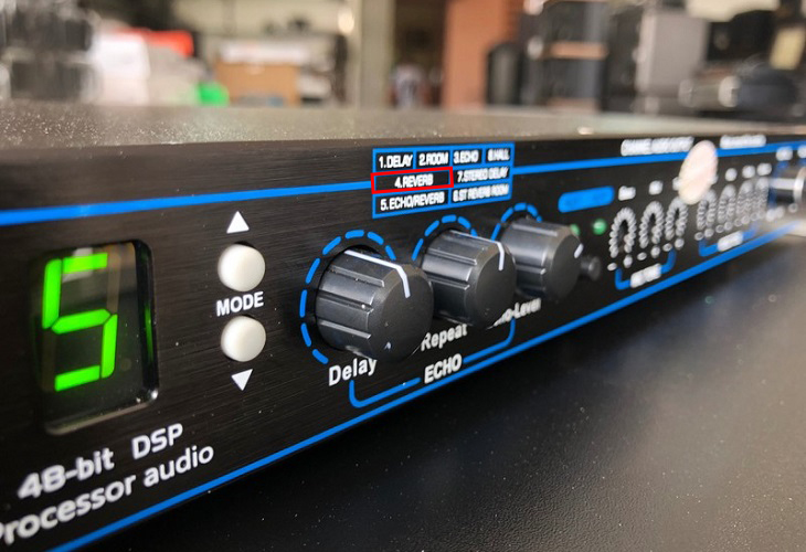 Vang cơ lai số có hiệu ứng Reverb