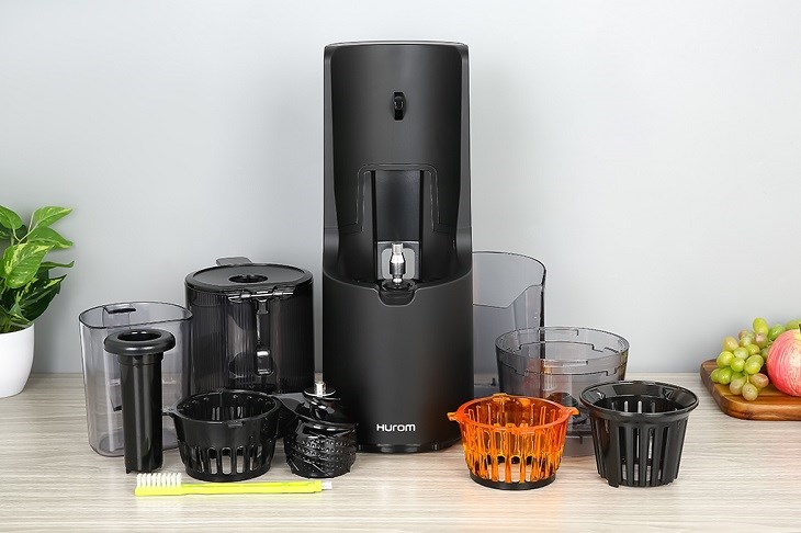 Máy ép chậm Hurom H200-BBE được làm bằng nhựa ABS, phụ kiện bằng nhựa ABS và nhựa PP
