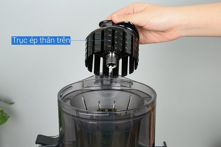 Máy ép chậm Hurom được trang bị công nghệ cảm biến tự đảo chiều trục ép khi nguyên liệu bị tắc trong quá trình hoạt động