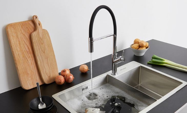 Vòi rửa chén nóng lạnh đồng Malloca K081C với thiết kế sang trọng, độc đáo