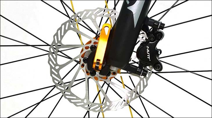 Xe đạp địa hình MTB Forever F1904 27.5 inch sử dụng phanh đĩa nhạy bén, giúp đảm bảo an toàn cho người lái