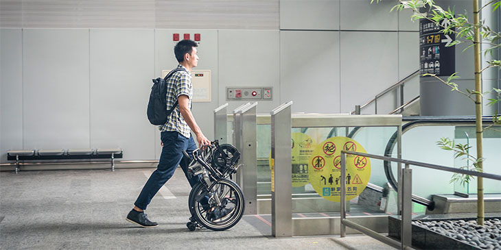 Kích thước xe đạp gấp nhỏ nên có thể gây khó điều khiển