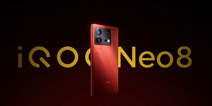 Neo 8 được tích hợp màn hình OLED có kích thước 6.78 inch cho hình ảnh đủ màu sắc và chi tiết