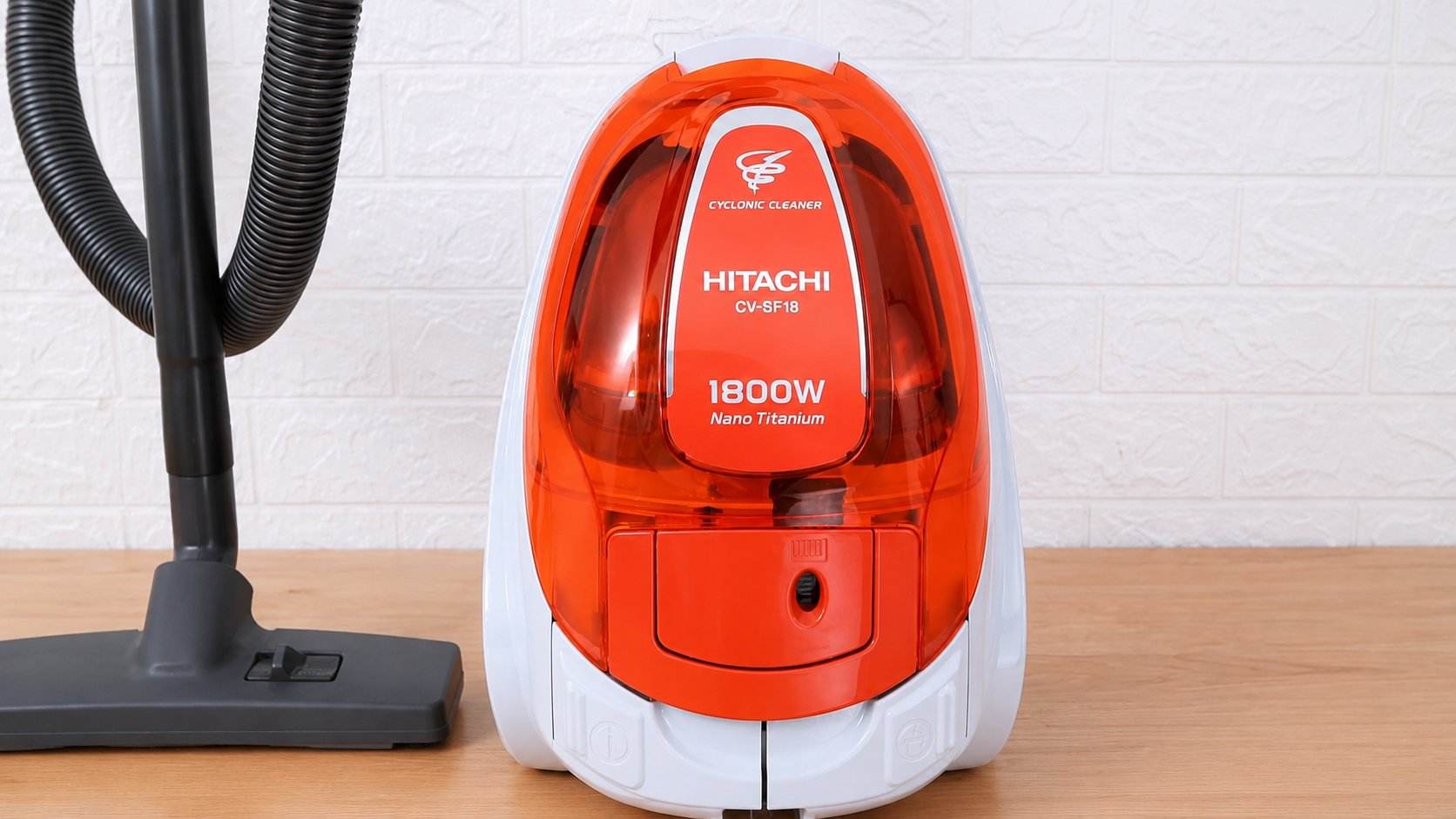 mua-may-hut-bui-hitachi-cv-sf18-1800w-uy-tin-2