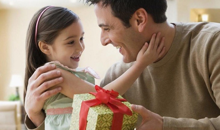 Những món quà Tết cho bé giúp bé vui vẻ và cảm nhận được tình yêu thương của người thân và gia đình
