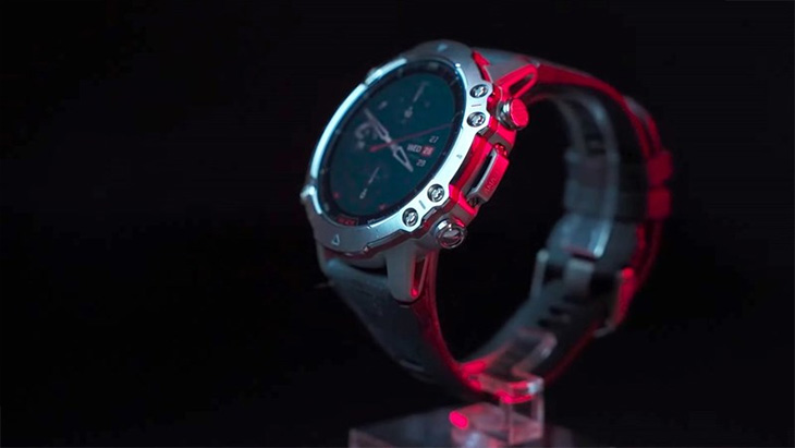 Amazfit Falcon có thiết kế cao cấp với khung viền được làm từ Titanium