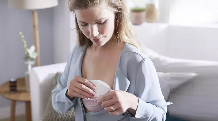 Miếng lót thấm sữa là sản phẩm của chăm sóc mẹ và bé, được làm từ chất liệu siêu thấm