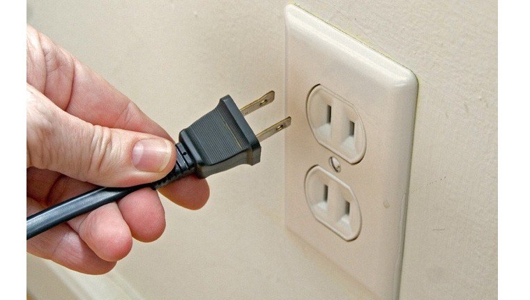 Ngắt điện tivi trước khi sửa chữa