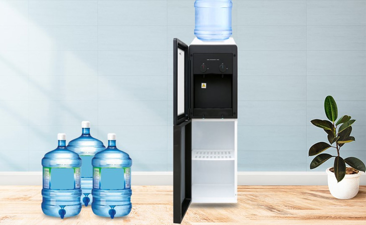 Cây nước nóng lạnh có 2 loại chính gồm: loại làm lạnh bằng chip điện tử và loại làm lạnh bằng công nghệ Block