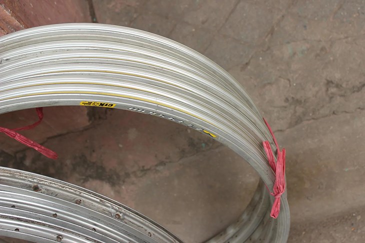 Vành xe đạp hay còn được gọi là niềng xe là một trong những bộ phận quan trọng giúp xe có thể di chuyển