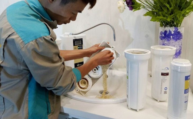 Bạn nên chú ý thời gian thay lõi lọc nước để giúp thiết bị hoạt động ổn định