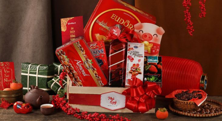 Việc tặng những món quà ngày Tết cho thầy cô không những biểu hiện truyền thống