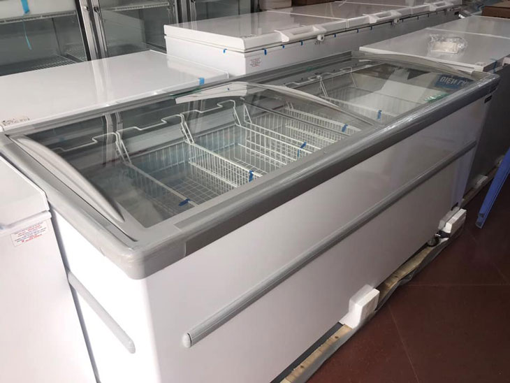 Tủ đông không được đặt trên mặt phẳng