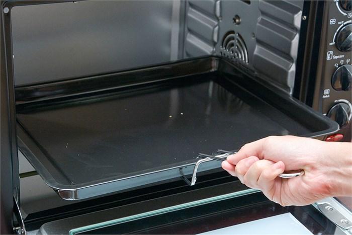 Lò nướng Sanaky VH509S có dung tích lớn 50L sẽ giúp bạn nướng được nhiều bánh