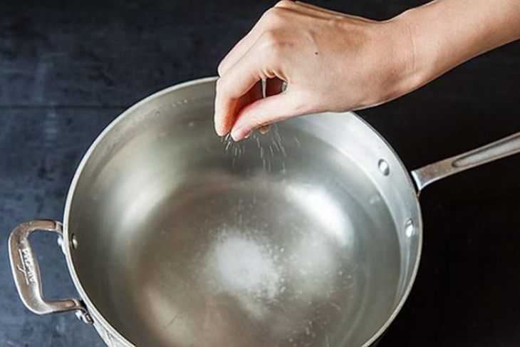 Luộc ly thủy tinh mới mua về