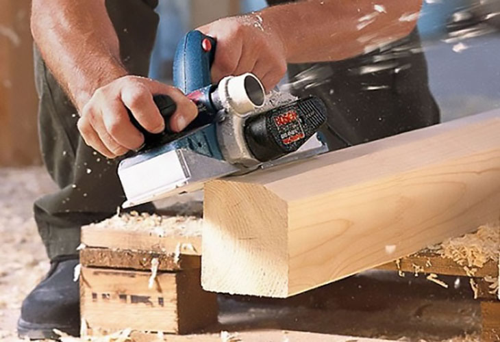 Ngắt nguồn điện sau khi sử dụng máy bào
