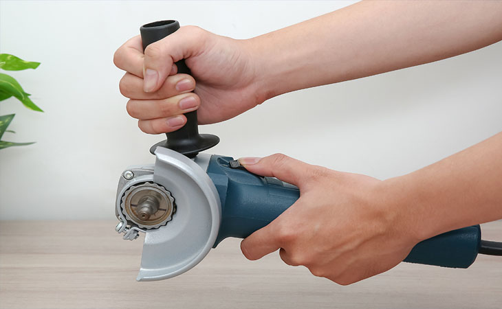 Máy mài góc Bosch GWS 900-100 900W có tốc độ không tải tối đa lên đến 10000 vòng/phút.