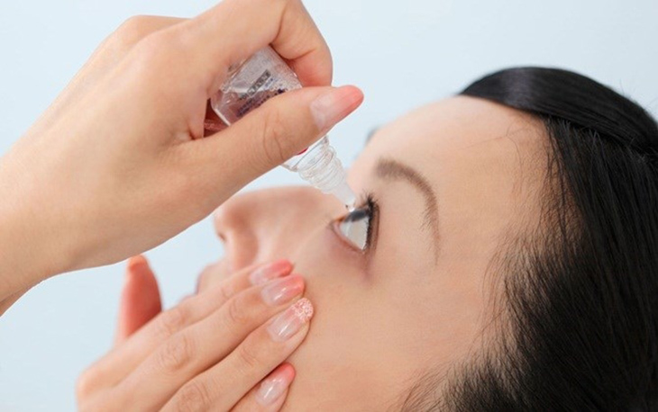 dùng dung dịch nhỏ mắt