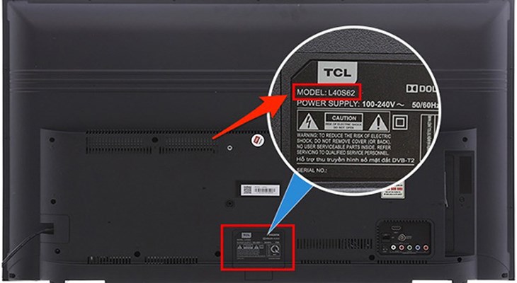 Bạn có thể xem ở phía mặt sau của tivi có dán phần tem chứa các thông tin cơ bản của tivi