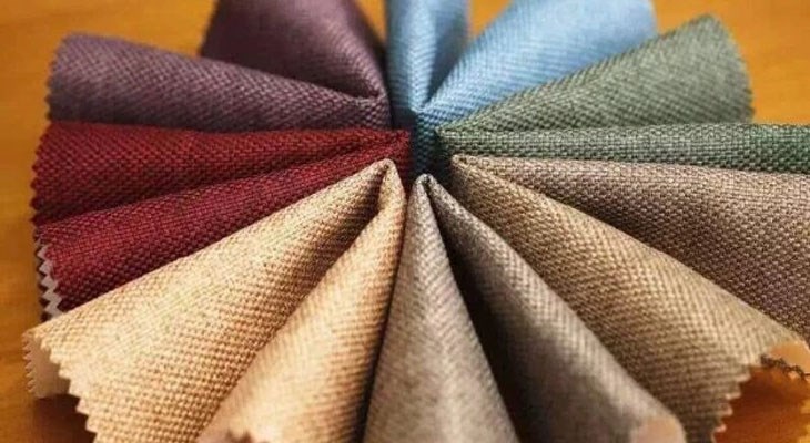 Đặc điểm nổi bật của vải canvas là sợi vải được dệt dạng lưới, thô khá bền, ít thấm nước