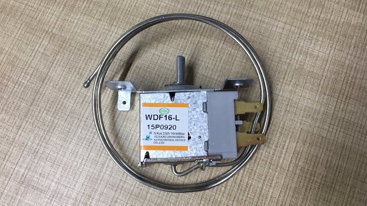 thermostat tủ lạnh là gì