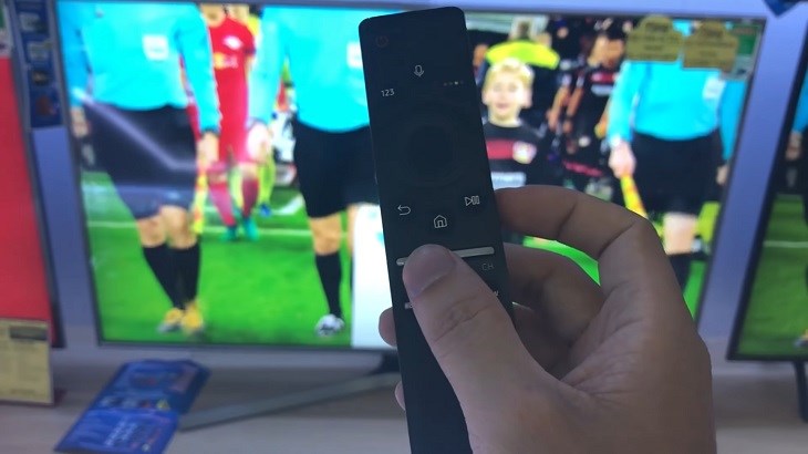 Điều khiển tivi Samsung không hoạt động có thể do hết pin, cảm biến bám bụi hoặc điều khiển bị hỏng