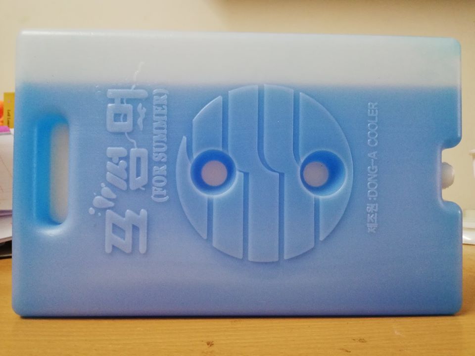 Đá khô dạng gel thường được dùng cho quạt điều hòa, có thể tái sử dụng nhiều lần và an toàn