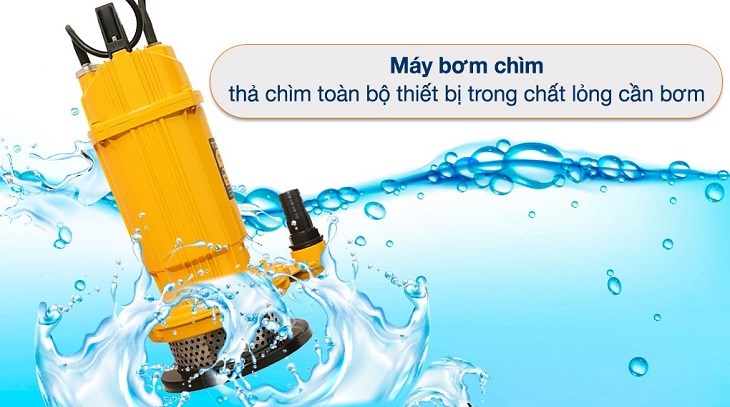 Máy bơm chìm Tolsen 79979 750W có cơ chế hoạt động là thả vào trong nước, giúp giải quyết vấn đề ngập úng và cung cấp nước cho đời sống sinh hoạt