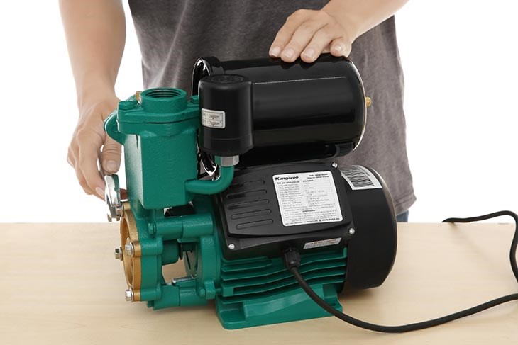 Máy bơm nước chân không Kangaroo KG380A 370W phù hợp sử dụng trong gia đình và trong sản xuất công nghiệp