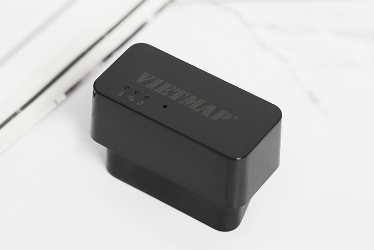 Thiết Bị Định Vị Ô tô Vietmap OB01 Đen định vị trên 2 nền tảng GPS và LBS, thể hiện chính xác vị trí xe theo thời điểm hiện tại trên bản đồ