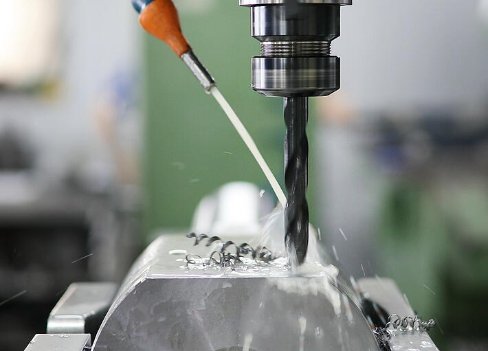 Mũi khoan là phụ kiện kết hợp với máy khoan để tiến hành tạo các lỗ tròn với đường kính khác nhau trên từng vật liệu.