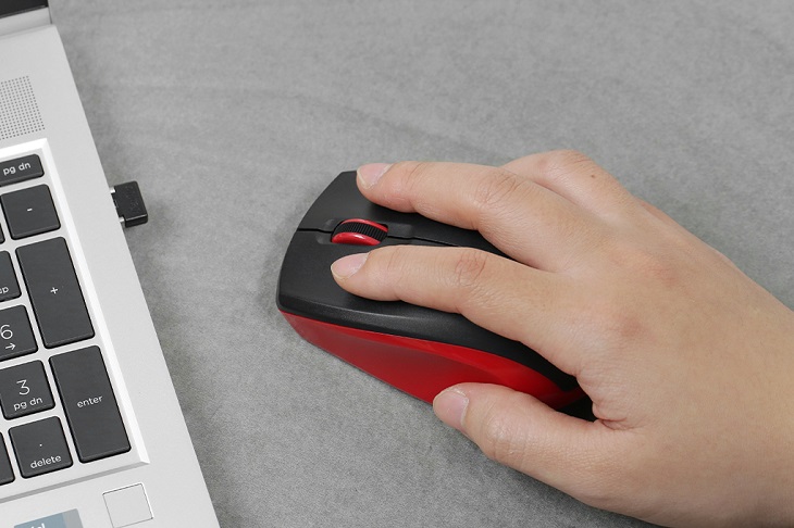 Chuột không dây Silent Genius NX-8006S có thiết kế gọn nhẹ, giảm mỏi tay khi sử dụng