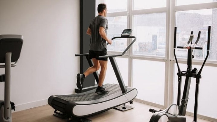 Máy chạy bộ đơn năng phục vụ tốt với hai chức năng chính đi và chạy bộ