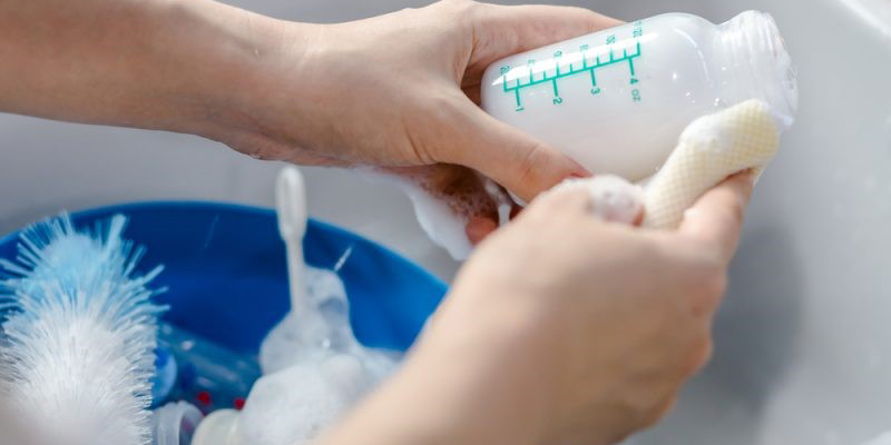 Bao lâu thay bình sữa cho bé một lần?