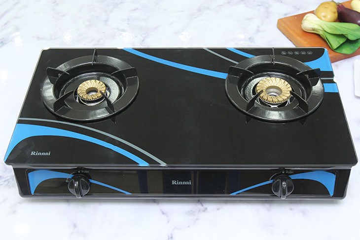 Bếp ga đôi Rinnai RV-3715GL(BC) có thiết kế đơn giản nhưng không kém phần sang trọng với các họa tiết bắt mắt
