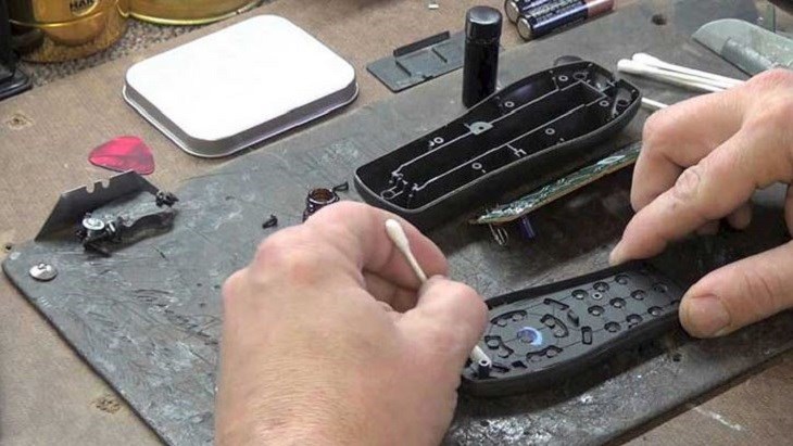 Remote điều hòa bị rớt, va đập mạnh nên không còn nhận tín hiệu tắt điều hòa
