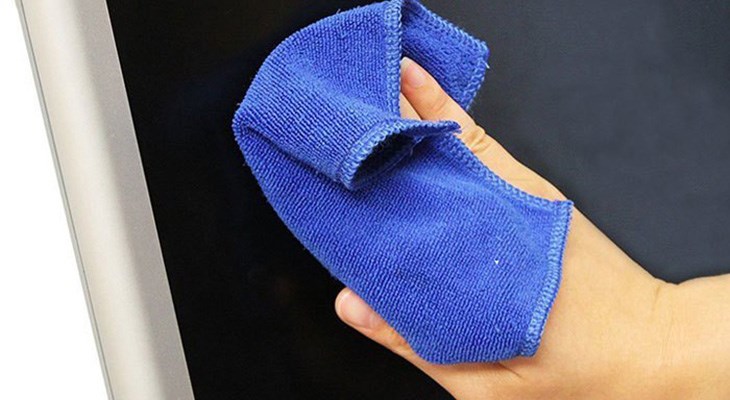 Vệ sinh màn hình để tránh bỏ ra chi phí sửa chữa đắc đỏ