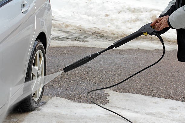 Máy rửa xe cao áp đã trở thành đồ gia dụng quen thuộc của nhiều gia đình