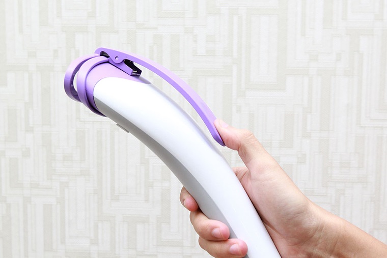 Nên chọn bàn là hơi nước đứng có kẹp xếp ly, ủi quần tây dễ dàng, thuận tiện hơn
