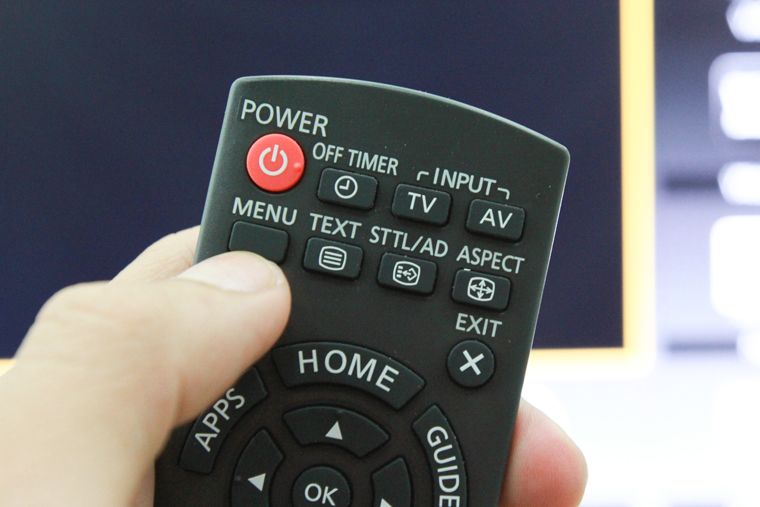 Nhấn vào nút Menu trên Remote