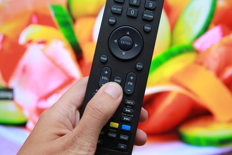 Nhấn nút HOME trên remote