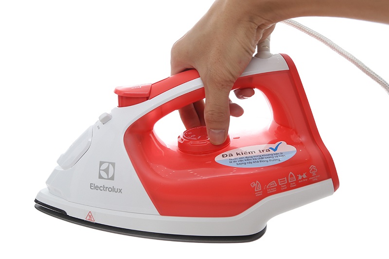 Bàn ủi hơi nước Electrolux ESI5116 Bàn ủi hơi nước Electrolux ESI5116