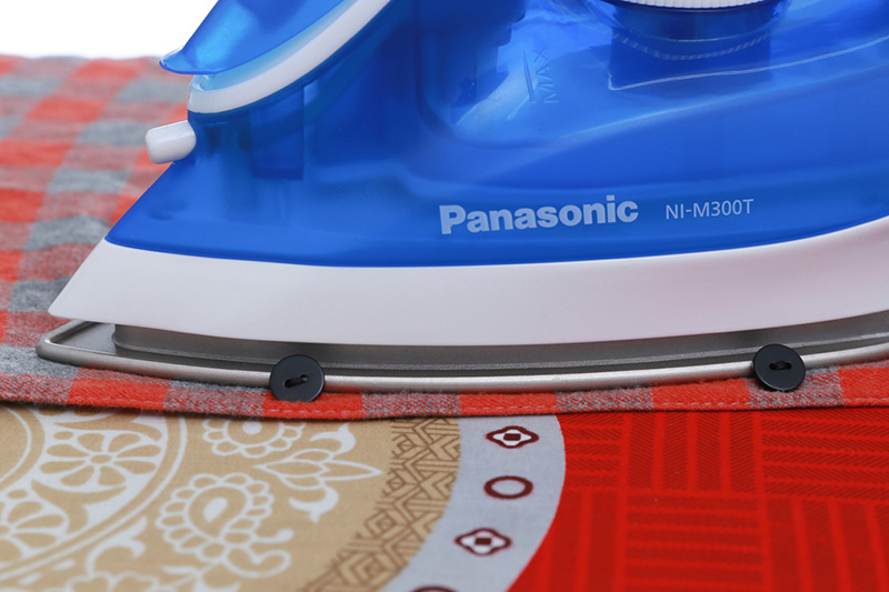 Bàn ủi hơi nước Panasonic NI-M300TARA-7 Bàn ủi hơi nước Panasonic NI-M300TARA 1800W Bàn ủi hơi nước Panasonic NI-M300TARA-7